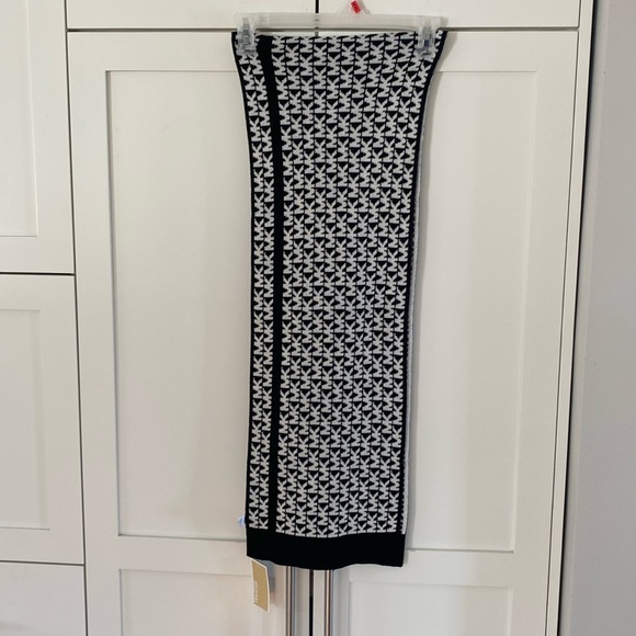 MICHAEL Michael Kors Scarf - Picture 1 of 5